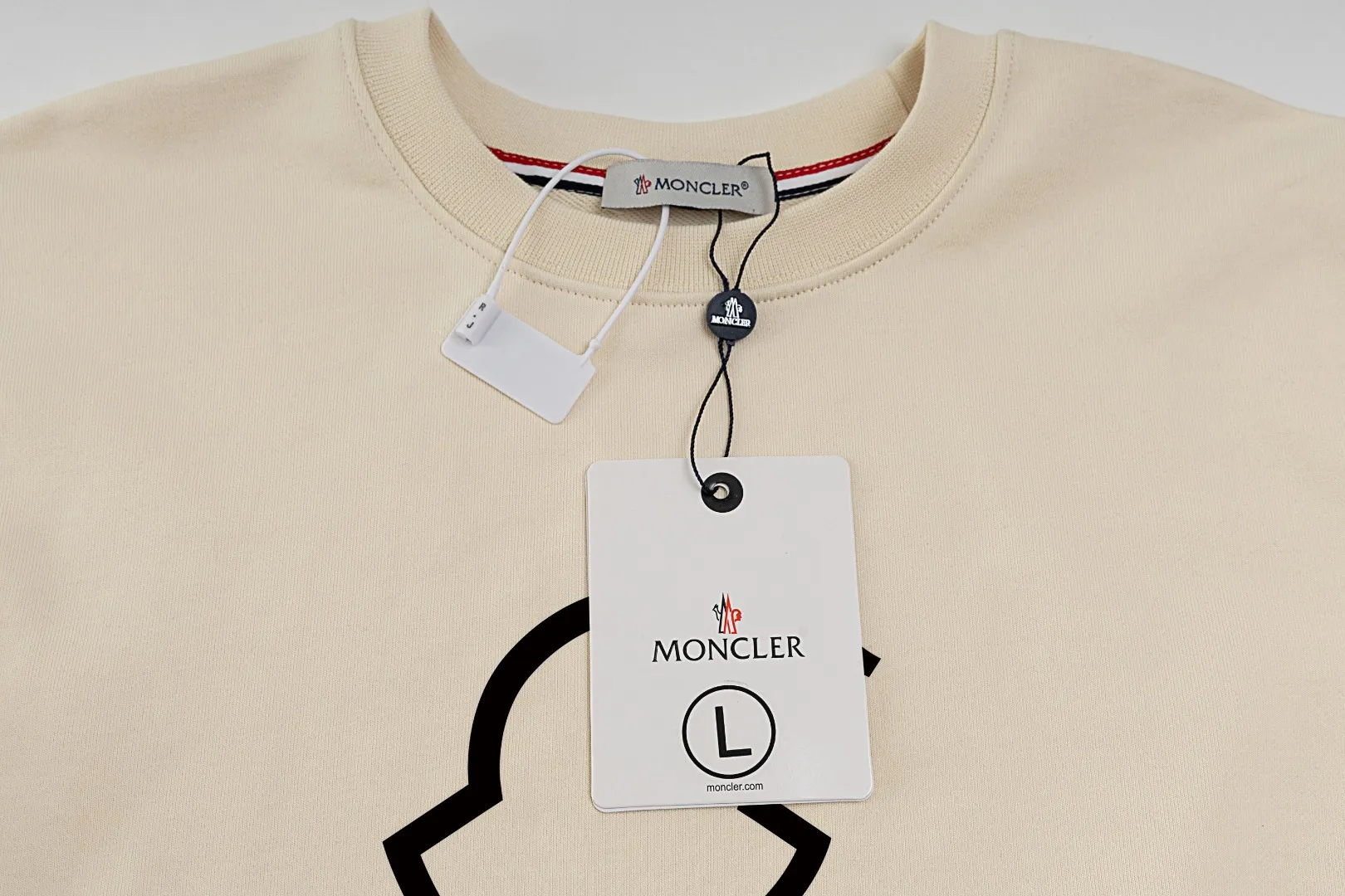 【 Quality】 【🎉 🎊】 【 MONCLER】【In Stock 】 🏅2024 New Arrival Premium 3D LOGO ， ， Premium ⚠️ ： 460 ， 21S 10S 26/2 1*1 ！ ， ， ， ， ， ！ Same Style ✔ Same Style： ❗ ✔【 Same Style， In Stock！】 ➡Size：S M L XL XXL ➡ ：Black White ⚠️Size Size